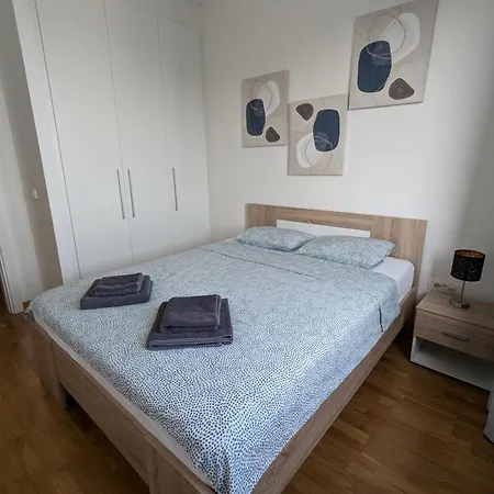 Luxury Waterfront Floor With An Amazing View *