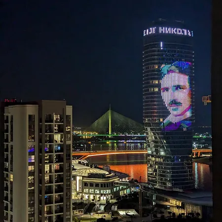 Luxury Waterfront Floor With An Amazing View *