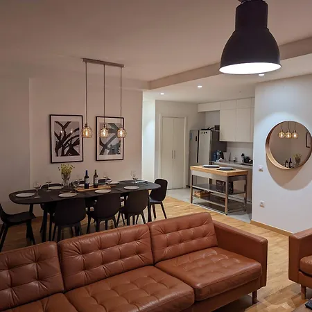 Luxury Waterfront Floor With An Amazing View *